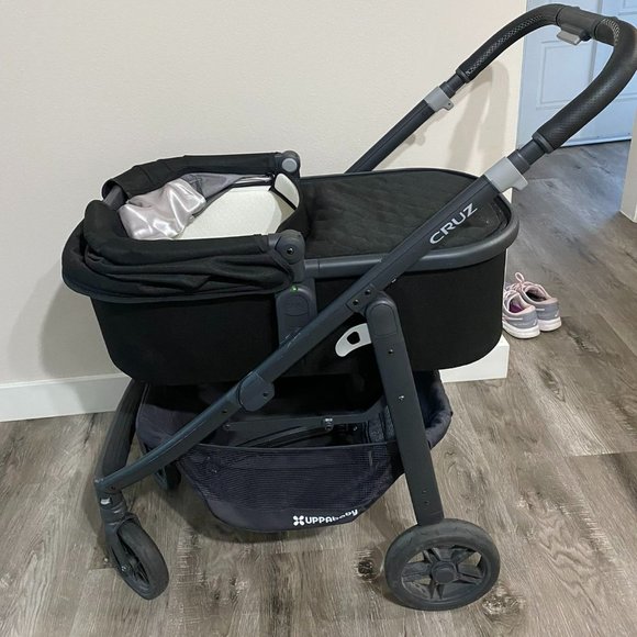 UPPAbaby 2018 Cruz Stroller And Bassinet - Picture 2 of 9